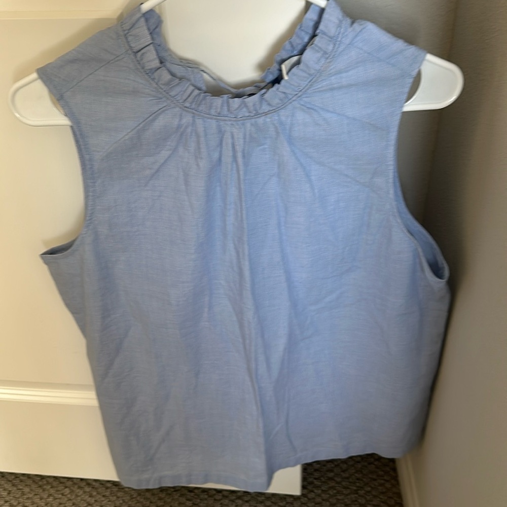 Treasure & Bond NWOT chambray top. Tie in the back.